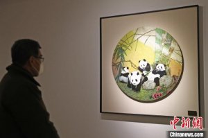 全国首个大熊猫大漆展亮相江西景德镇