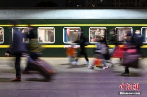 除夕热门线路车票秒空 旅客出行半径达3年来峰值