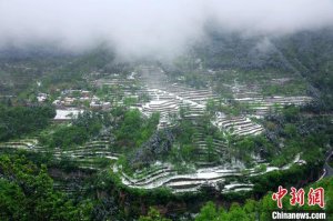 河南林州：春雪罩青山 美景如画卷