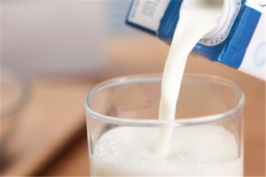 儿童喝牛奶早上喝好还是晚上喝好 儿童喝牛奶的最佳时间