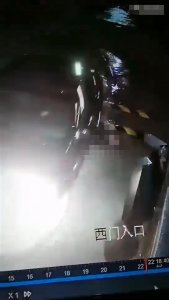 网警回应雨夜有人被“冀D”轿车拖行：已关注，正在调查