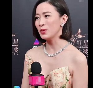 佘诗曼：别问我感情的事 是我选择喜欢谁不喜欢谁